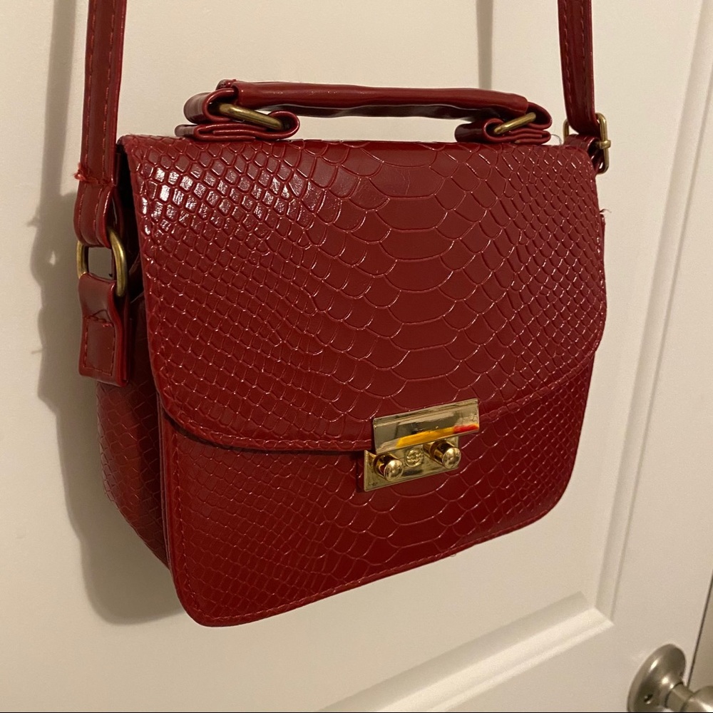 Metal Clasp Red Snakeskin Crossbody